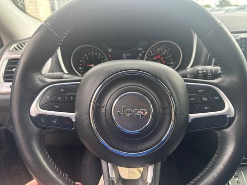 Used 2018 Jeep Compass Latitude w/ Popular Equipment Group FWD image 9