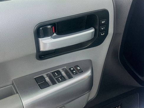 Used 2018 Toyota Sequoia Limited w/ Safety & Convenience Package AWD/4WD image 15