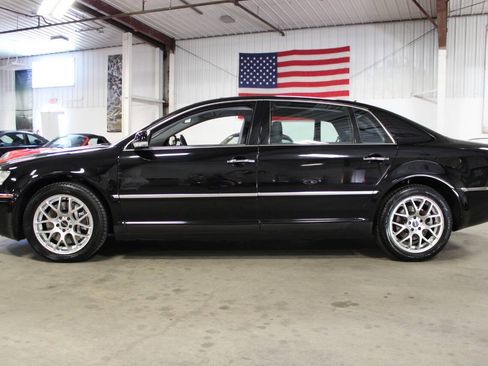 Used 2004 Volkswagen Phaeton V8 AWD/4WD image 3
