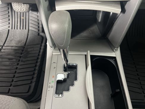 Used 2010 Toyota Camry LE FWD image 24