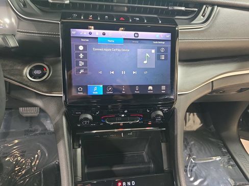Used 2023 Jeep Grand Cherokee L Limited AWD/4WD image 22