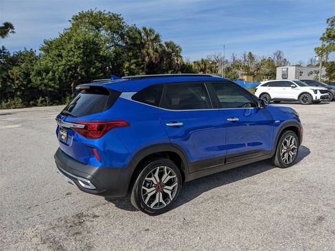 Certified 2023 Kia Seltos SX w/ SX Sunroof Package image 9