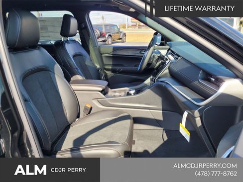 New 2025 Jeep Grand Cherokee L Altitude image 12