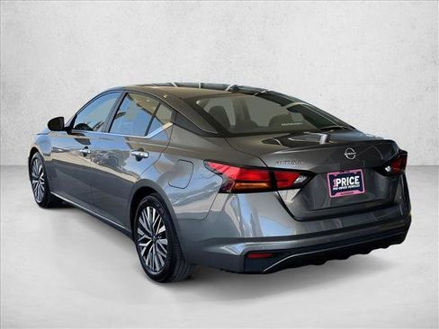 Used 2025 Nissan Altima 2.5 SV FWD image 3