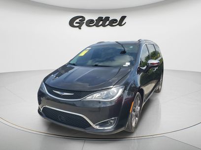 Used 2019 Chrysler Pacifica Limited w/ Tire & Wheel Group