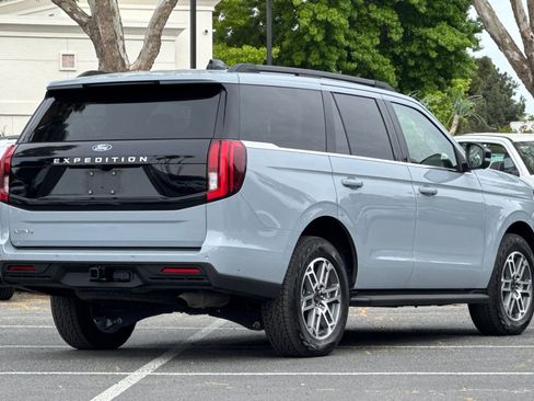 Certified 2025 Ford Expedition Active image 4