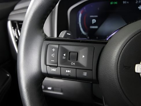Used 2024 Nissan Rogue SL FWD image 30