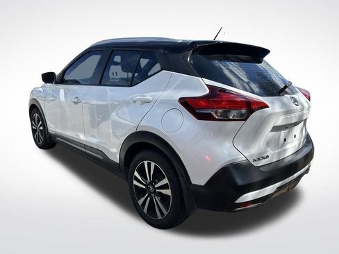 Used 2019 Nissan Kicks SR w/ SR Premium Package FWD image 6