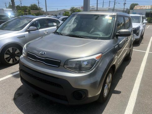 Used 2019 Kia Soul FWD image 2