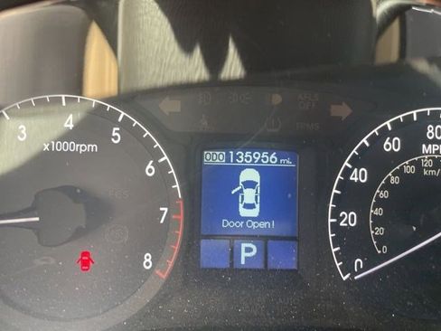 Used 2011 Hyundai Genesis 4.6 RWD image 11