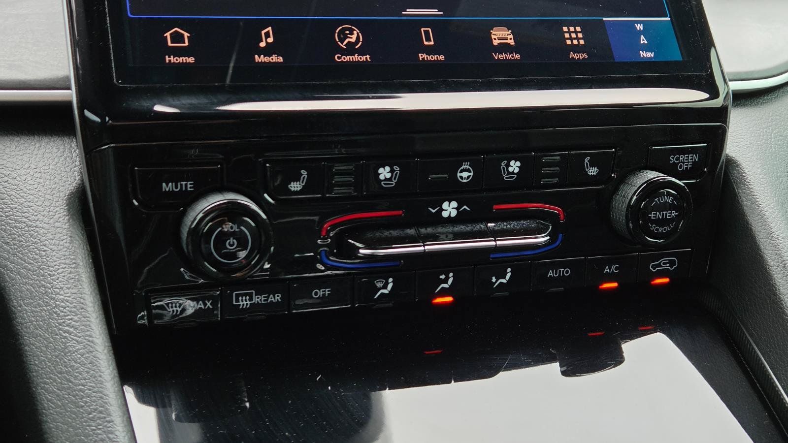 Used 2025 Jeep Grand Cherokee Limited w/ Luxury Tech Group II RWD image 37