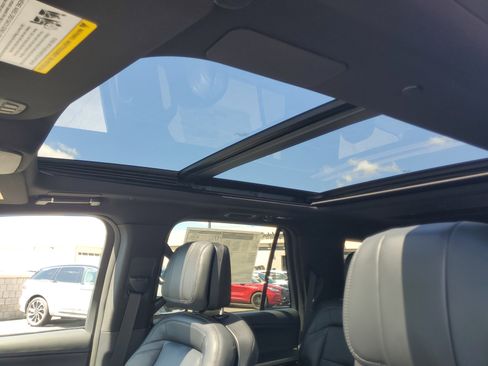 New 2026 Lincoln Navigator Reserve w/ Jet Appearance Package AWD/4WD image 11