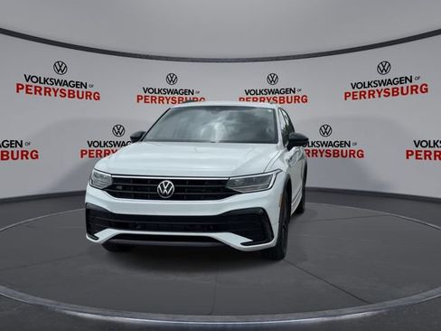 Used 2022 Volkswagen Tiguan SE R-Line AWD/4WD image 3