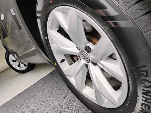 Used 2018 Volkswagen Atlas SE image 4