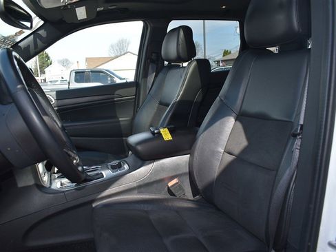 Used 2022 Jeep Grand Cherokee Laredo X image 12