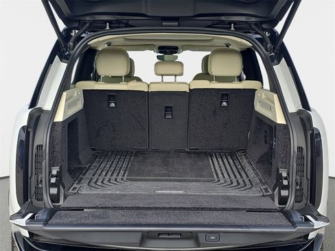 Certified 2025 Land Rover Range Rover SE image 12