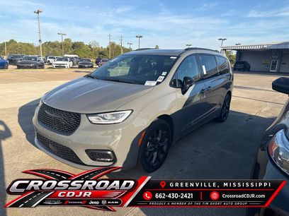 Used 2025 Chrysler Pacifica Limited