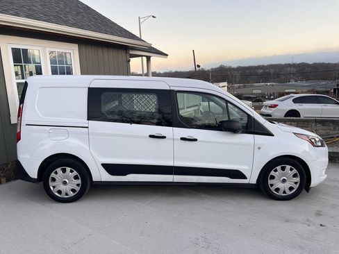 Used 2022 Ford Transit Connect XLT image 8
