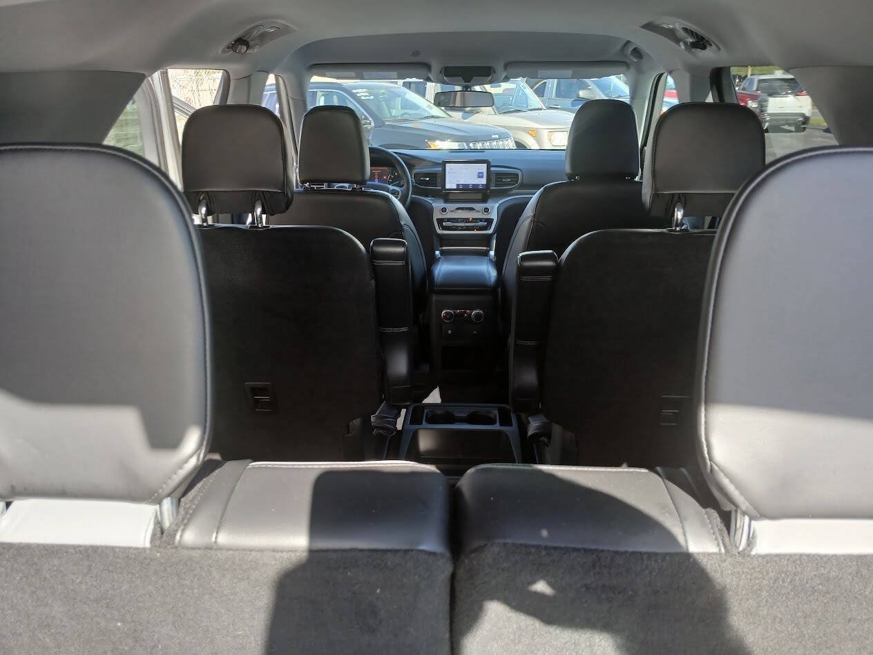 Used 2021 Ford Explorer XLT w/ Equipment Group 202A AWD/4WD image 14