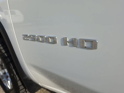 Used 2023 Chevrolet Silverado 2500 LT AWD/4WD image 16