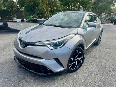 Used 2019 Toyota C-HR Limited FWD image 2