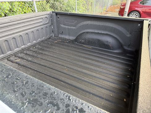 Used 2017 RAM 1500 Express AWD/4WD image 4