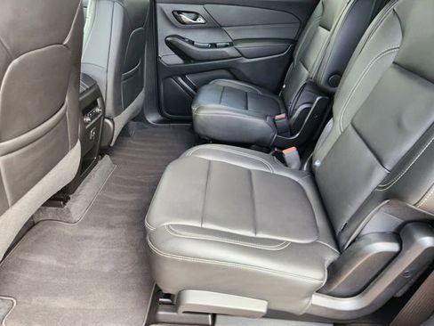 Used 2023 Chevrolet Traverse LT FWD image 30