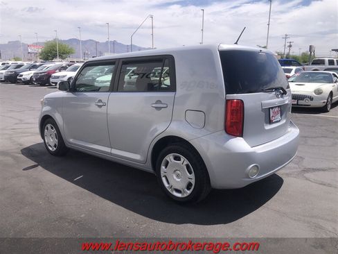 Used 2010 Scion xB FWD image 6