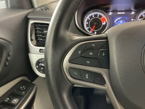 Used 2019 Jeep Cherokee Limited AWD/4WD image 16