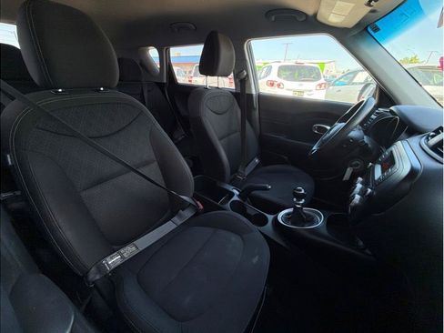 Used 2016 Kia Soul FWD image 4