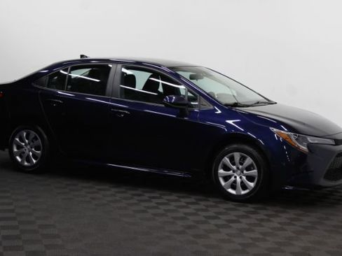 Used 2022 Toyota Corolla LE image 3