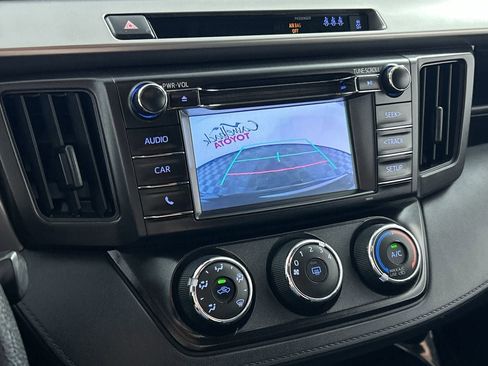 Used 2018 Toyota RAV4 LE w/ Carpet Mat Package FWD image 18