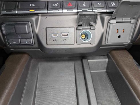 Certified 2022 GMC Sierra 1500 Denali w/ Denali Premium Package image 35