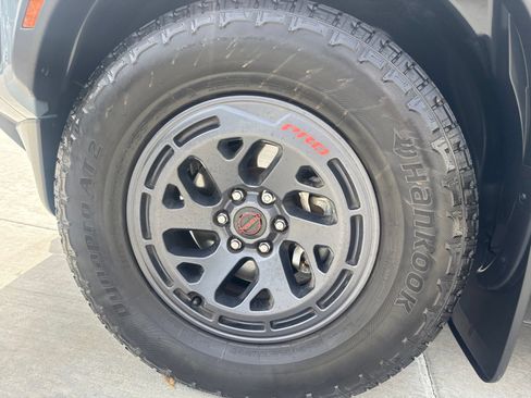 Used 2025 Nissan Frontier Pro-X RWD image 5