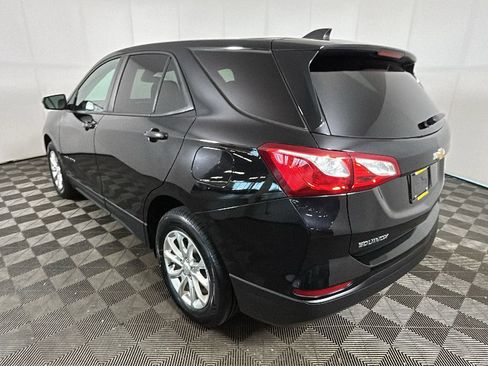 Used 2020 Chevrolet Equinox LS w/ LS Convenience Package FWD image 5