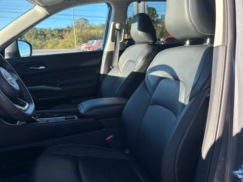 Used 2025 Nissan Pathfinder SL w/ SL Premium Package image 12