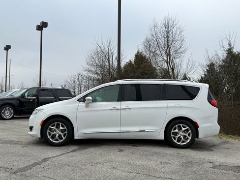 Used 2020 Chrysler Pacifica Limited image 2