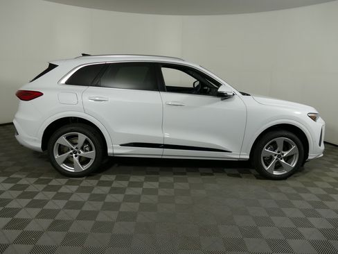 New 2025 Audi Q5 Premium Plus image 2