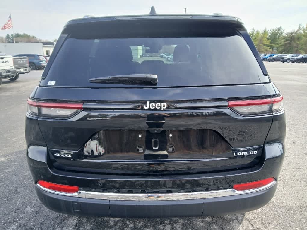 New 2025 Jeep Grand Cherokee Laredo X w/ Luxury Tech Group I AWD/4WD image 5