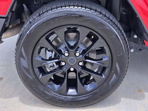Used 2024 Jeep Wrangler Unlimited Sahara AWD/4WD image 10