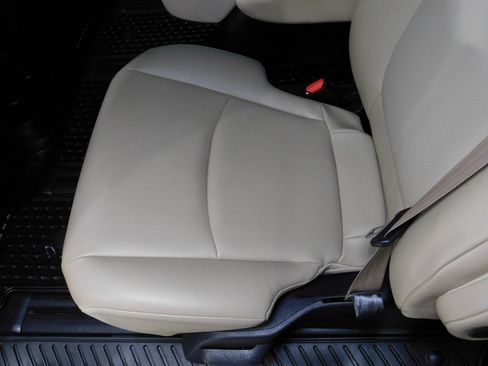 Used 2021 Toyota Sienna XLE image 69