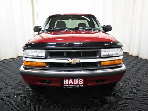 Used 2000 Chevrolet S10 Pickup LS w/ Preferred Equipment Group image 2
