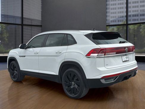 Used 2024 Volkswagen Atlas Cross Sport SE FWD image 15