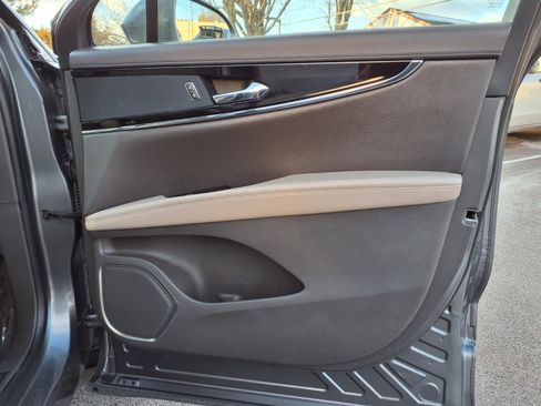 Certified 2022 Lincoln Nautilus AWD w/ Premium Package image 12