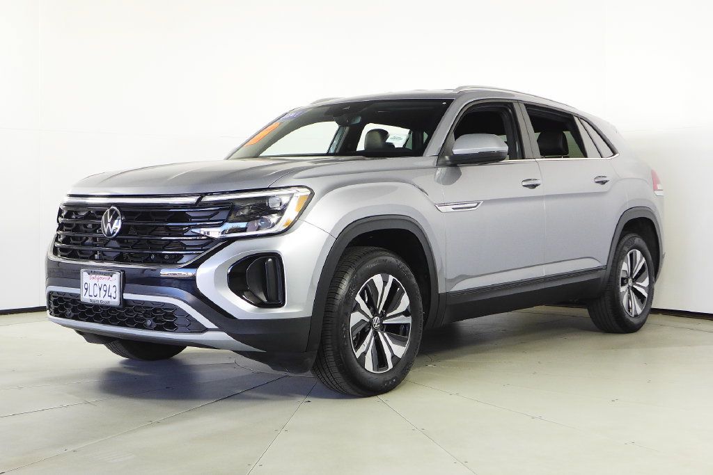 Used 2024 Volkswagen Atlas Cross Sport SE FWD image 2