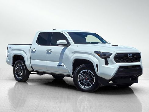 Used 2024 Toyota Tacoma TRD Sport AWD/4WD image 2