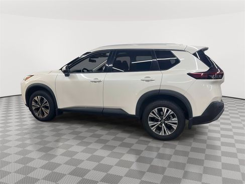 Used 2021 Nissan Rogue SV w/ Premium Package image 8