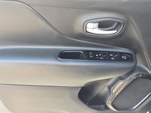 Used 2023 Jeep Renegade Altitude image 14