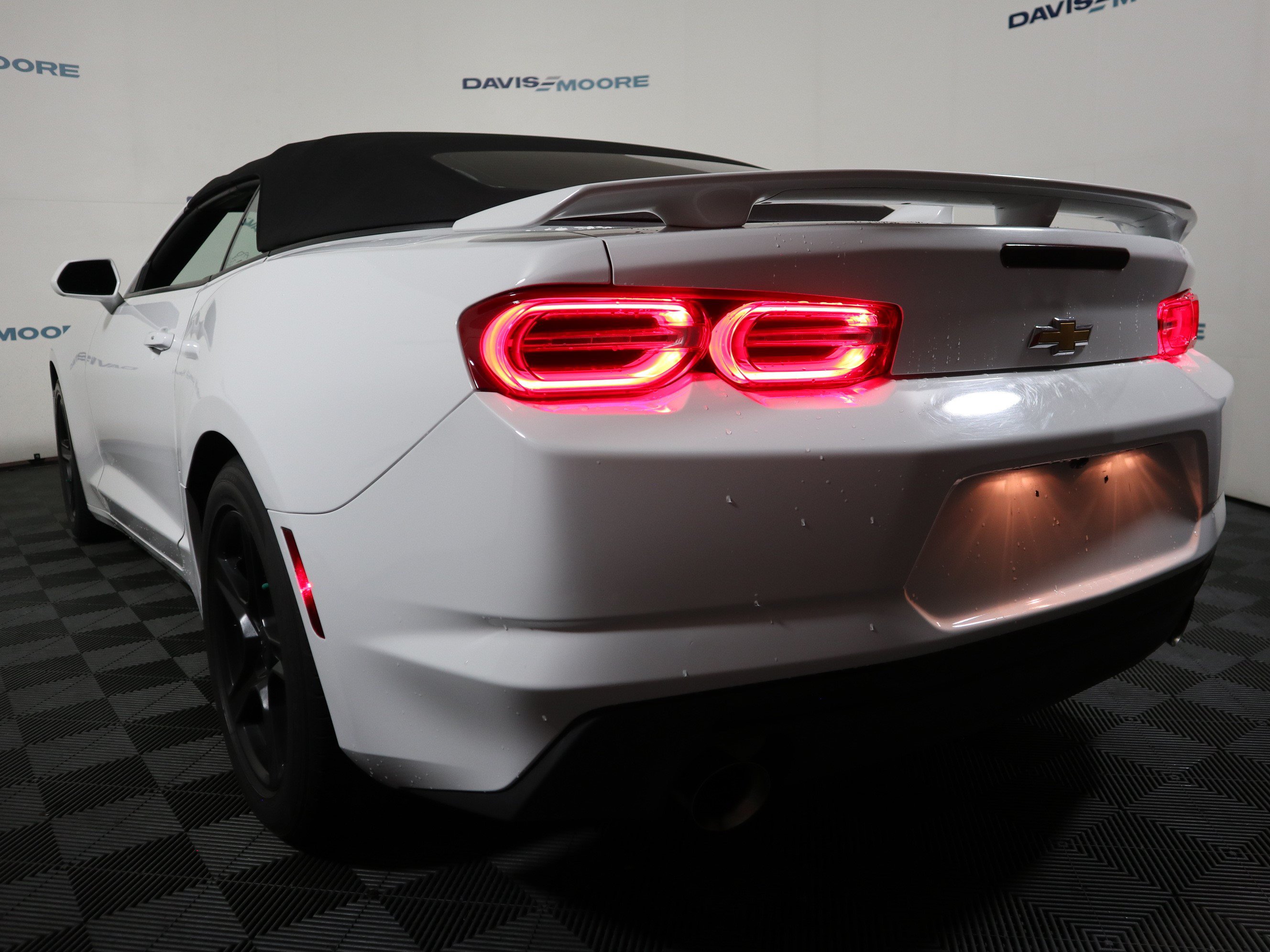 Used 2020 Chevrolet Camaro LT RWD image 9