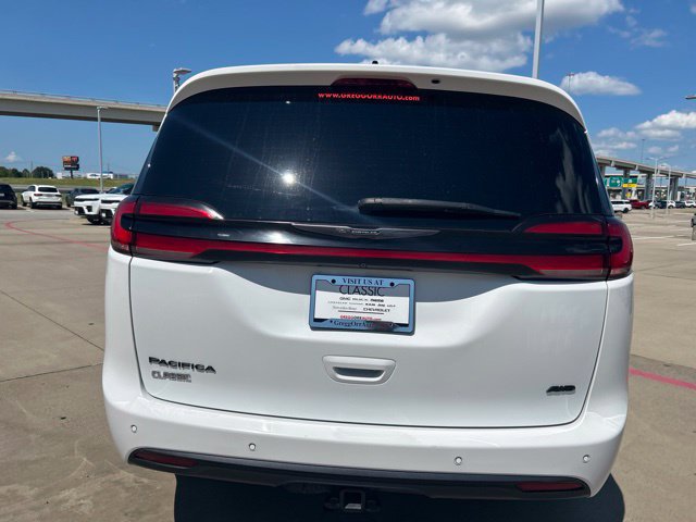Used 2023 Chrysler Pacifica Touring-L w/ Road Tripper Package AWD/4WD image 8